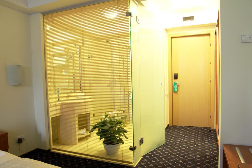 Marshal Hotel Bükreş Oda fotoğraf