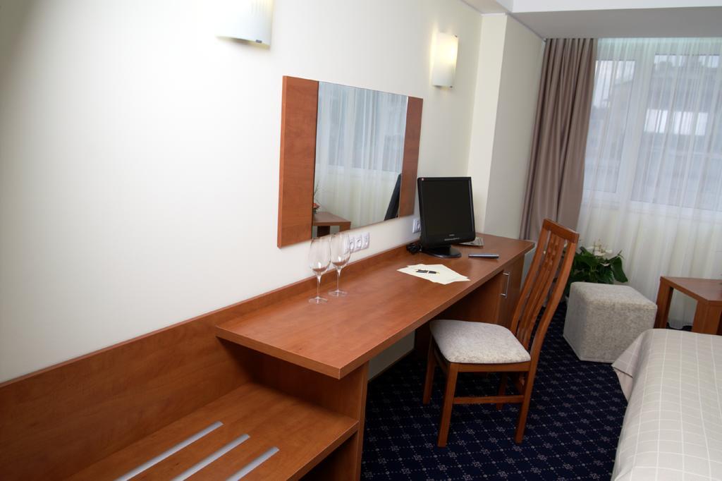 Marshal Hotel Bükreş Oda fotoğraf
